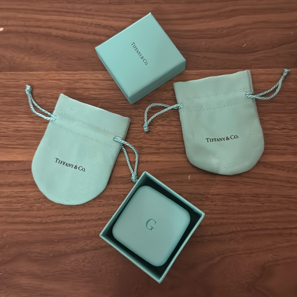 Tiffany’s blue box (G customization)